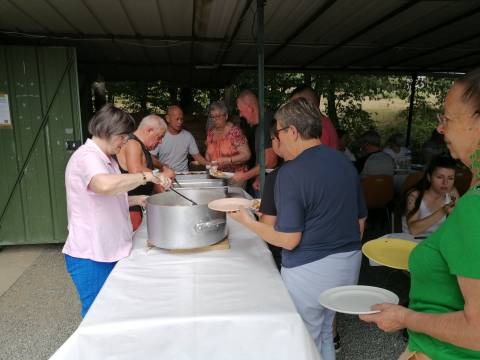 La distribution du coq au vin